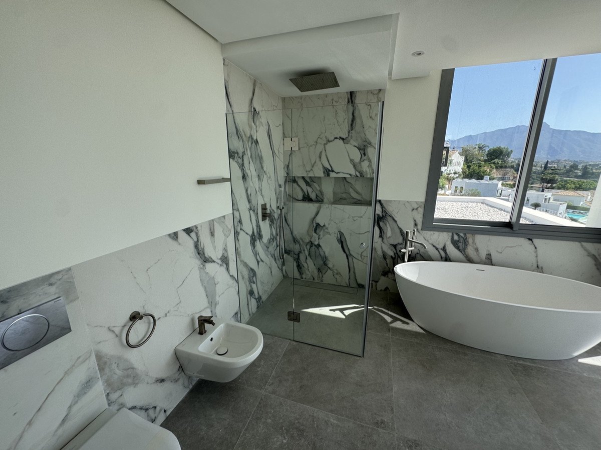 5 Bed Detached Villa in Benahavís