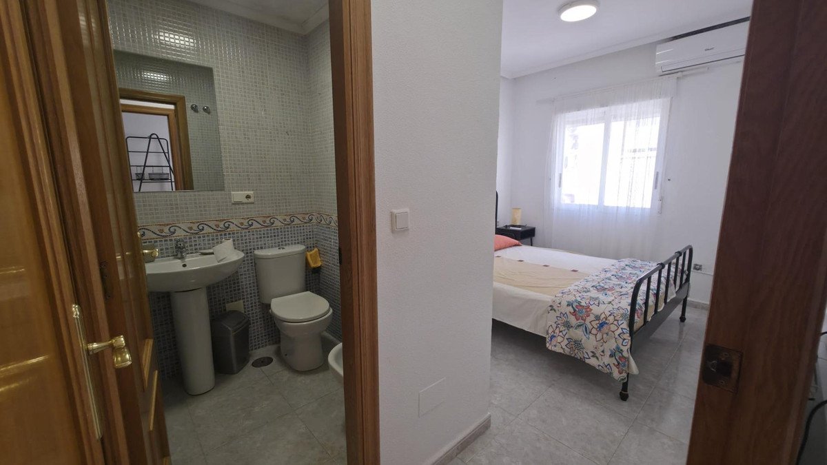 1 Bed Middle Floor Apartment in Torrevieja