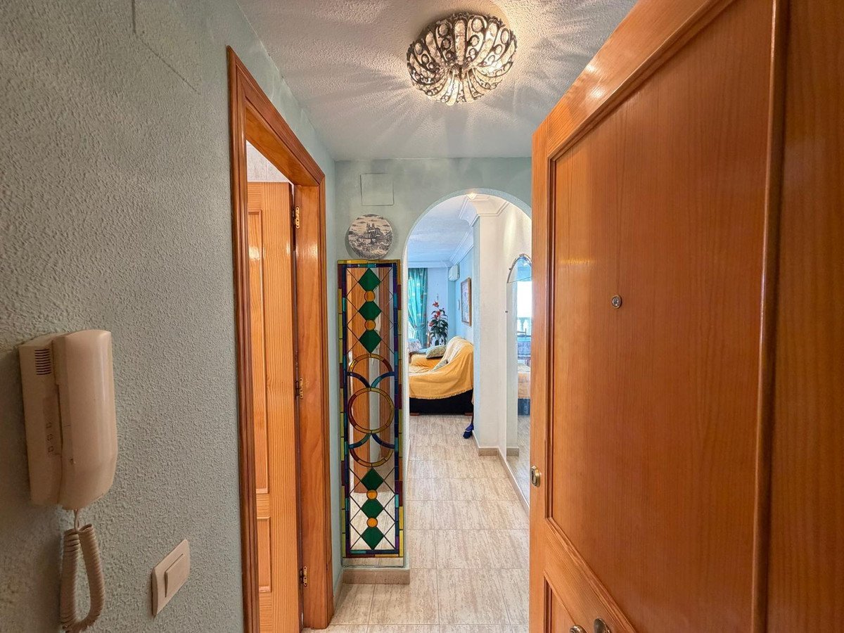 2 Bed Middle Floor Apartment in Torrevieja