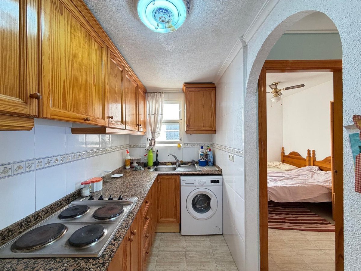 2 Bed Middle Floor Apartment in Torrevieja