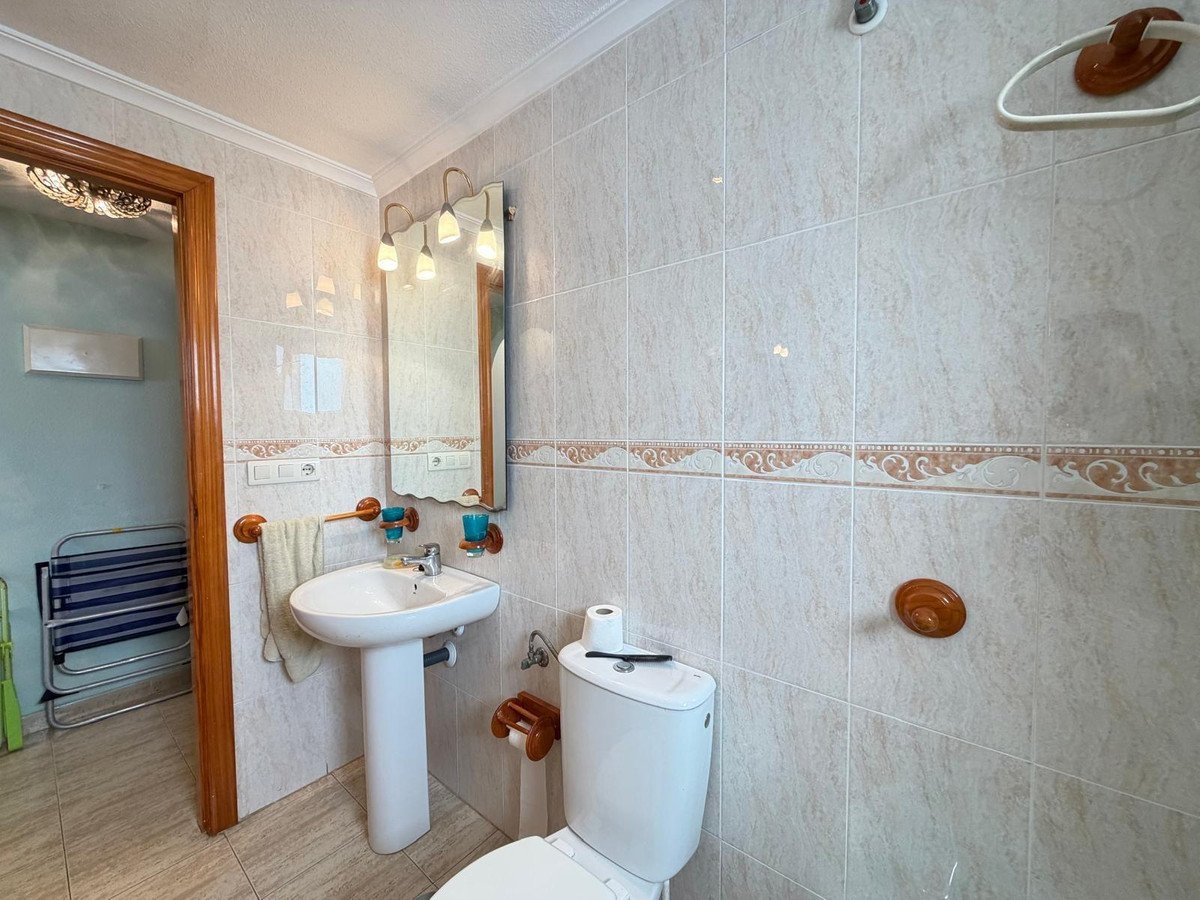 2 Bed Middle Floor Apartment in Torrevieja