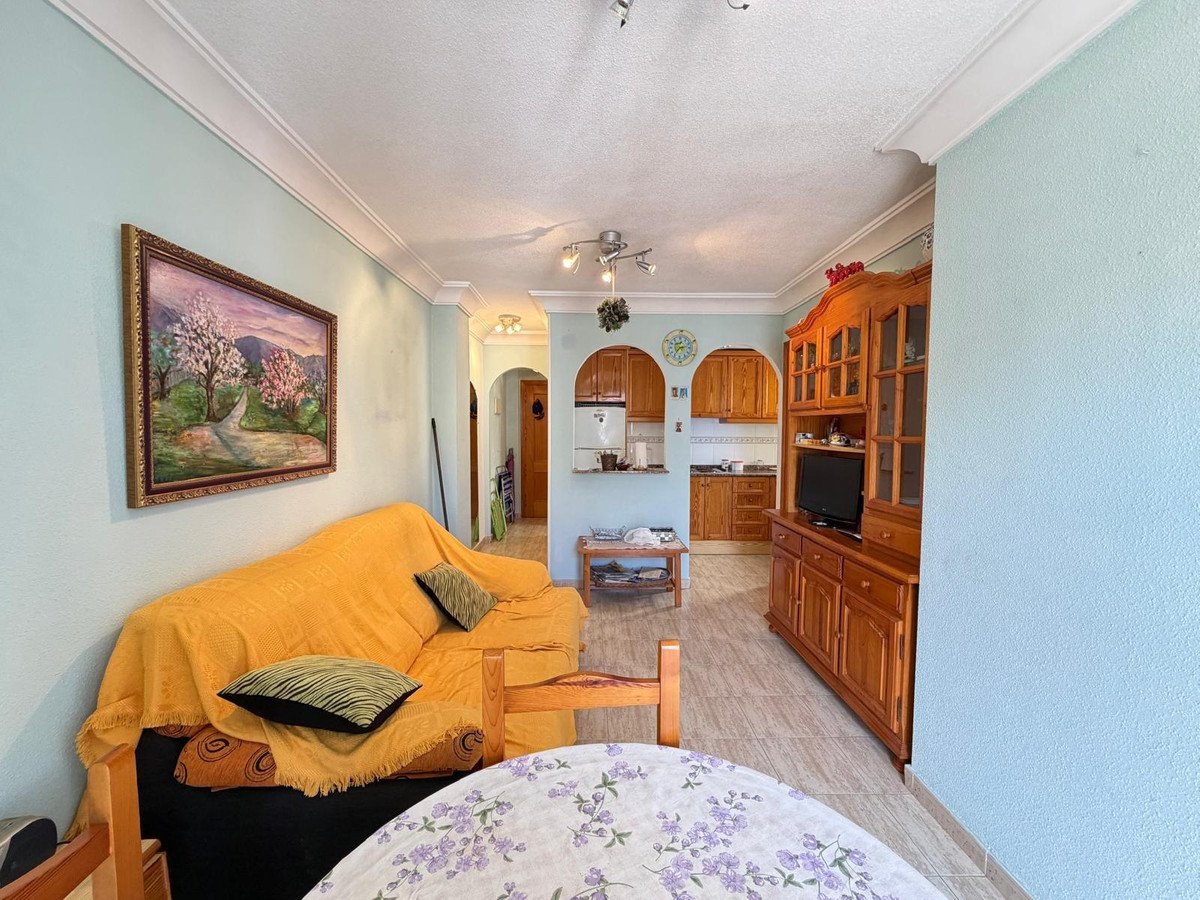 2 Bed Middle Floor Apartment in Torrevieja