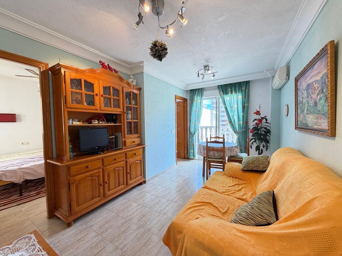 2 Bed Middle Floor Apartment in Torrevieja