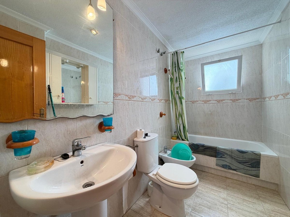 2 Bed Middle Floor Apartment in Torrevieja