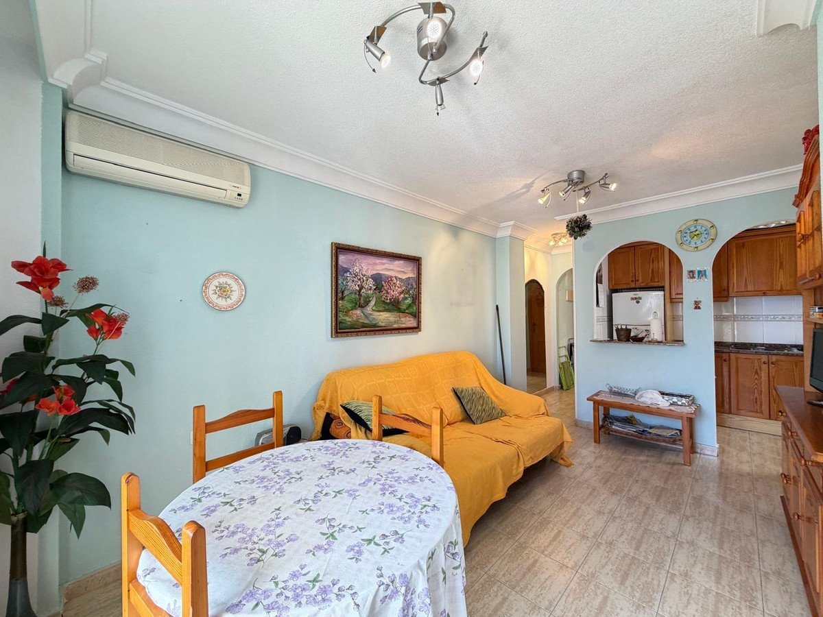 2 Bed Middle Floor Apartment in Torrevieja