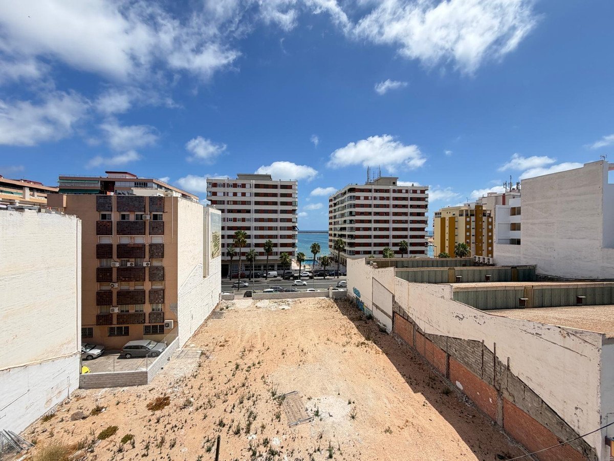 2 Bed Middle Floor Apartment in Torrevieja