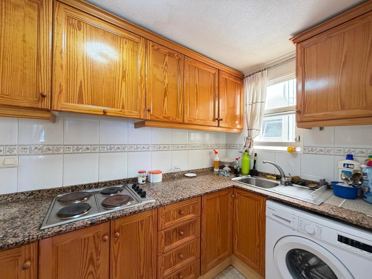 2 Bed Middle Floor Apartment in Torrevieja