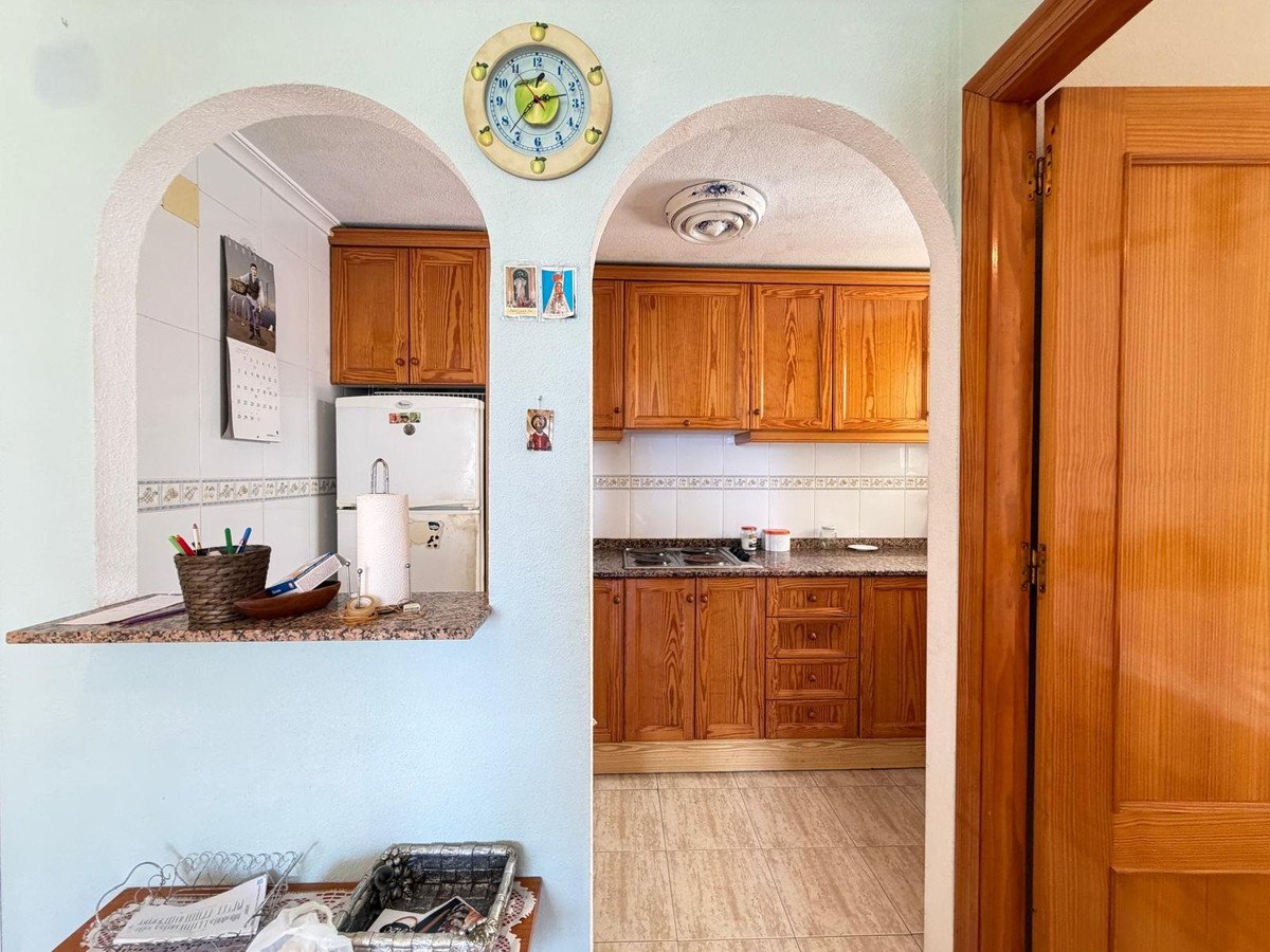 2 Bed Middle Floor Apartment in Torrevieja