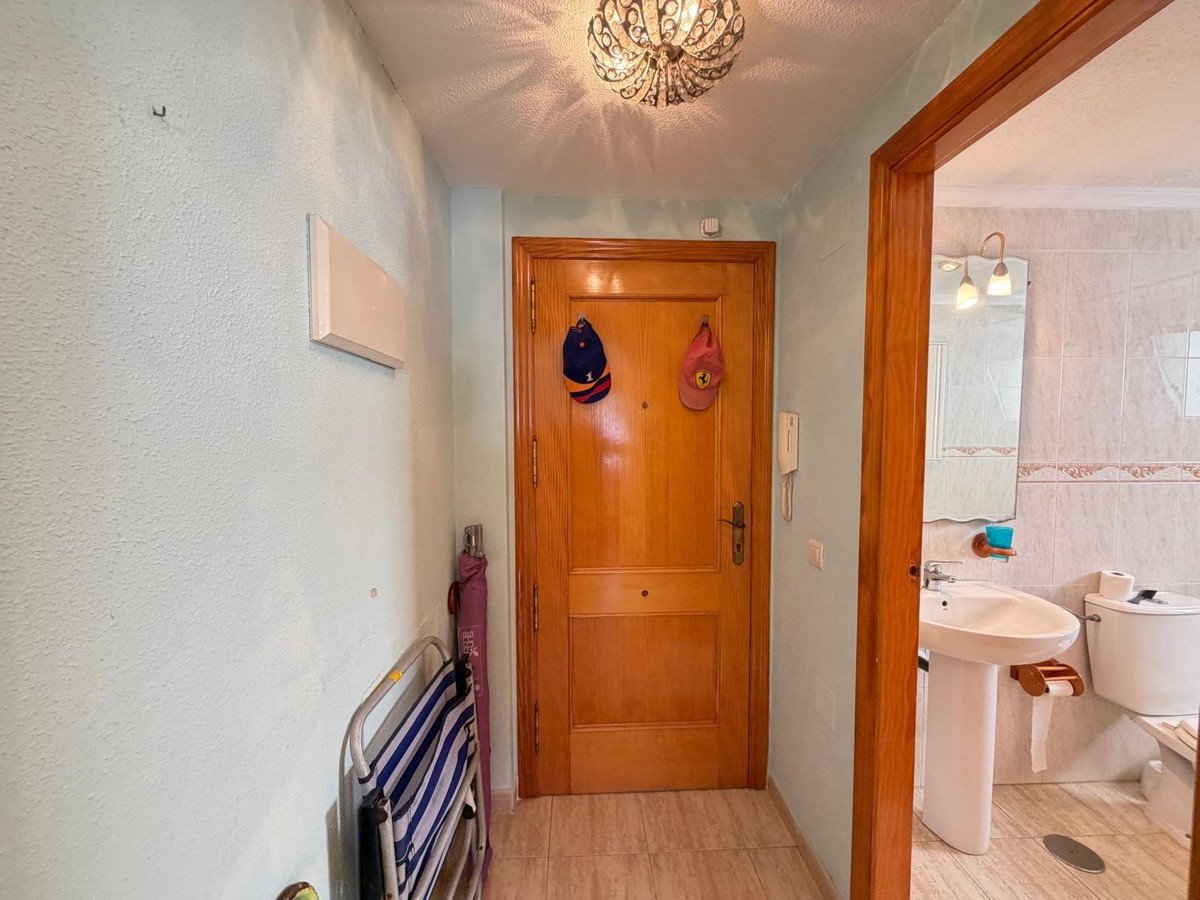2 Bed Middle Floor Apartment in Torrevieja