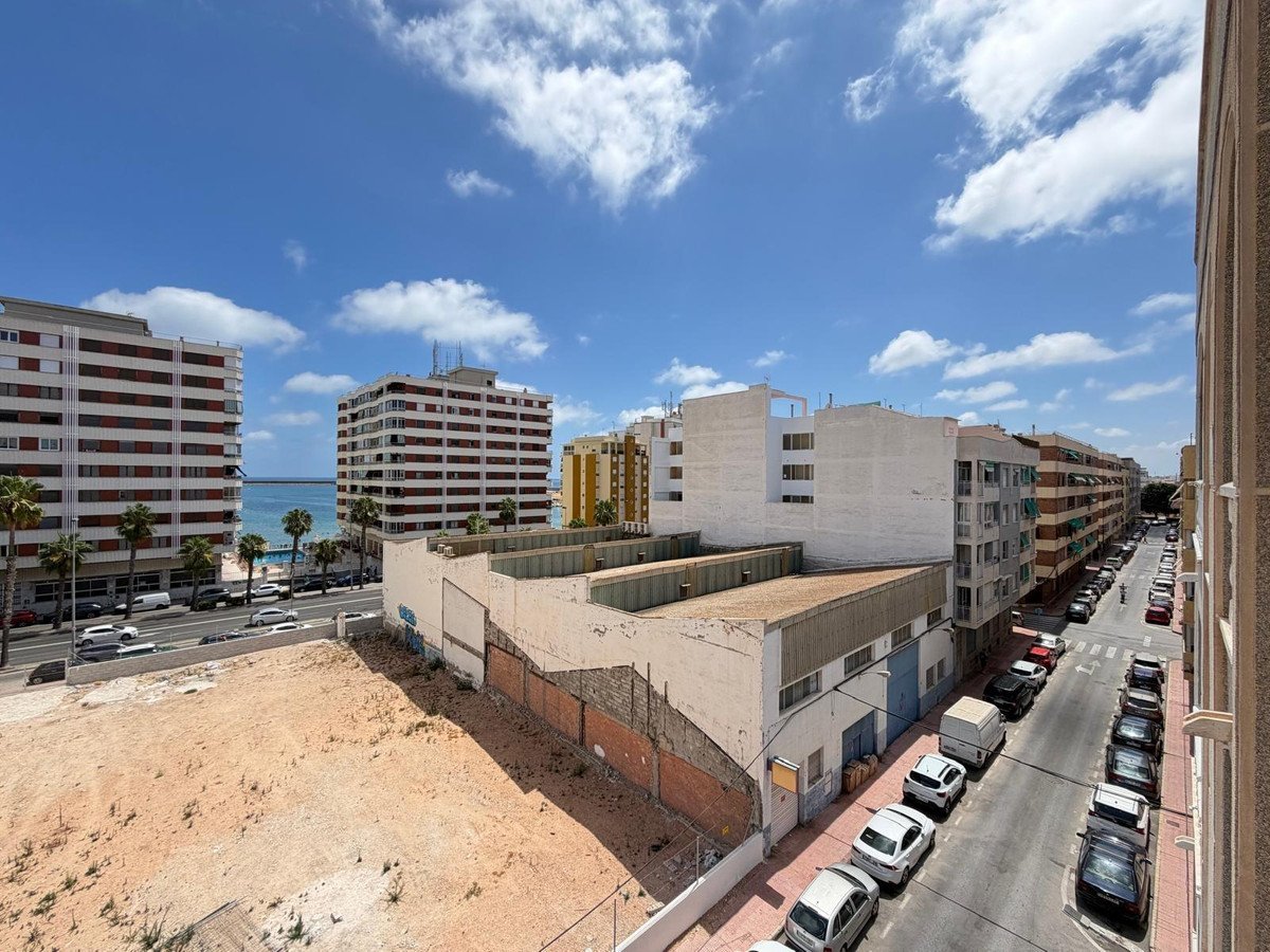 2 Bed Middle Floor Apartment in Torrevieja