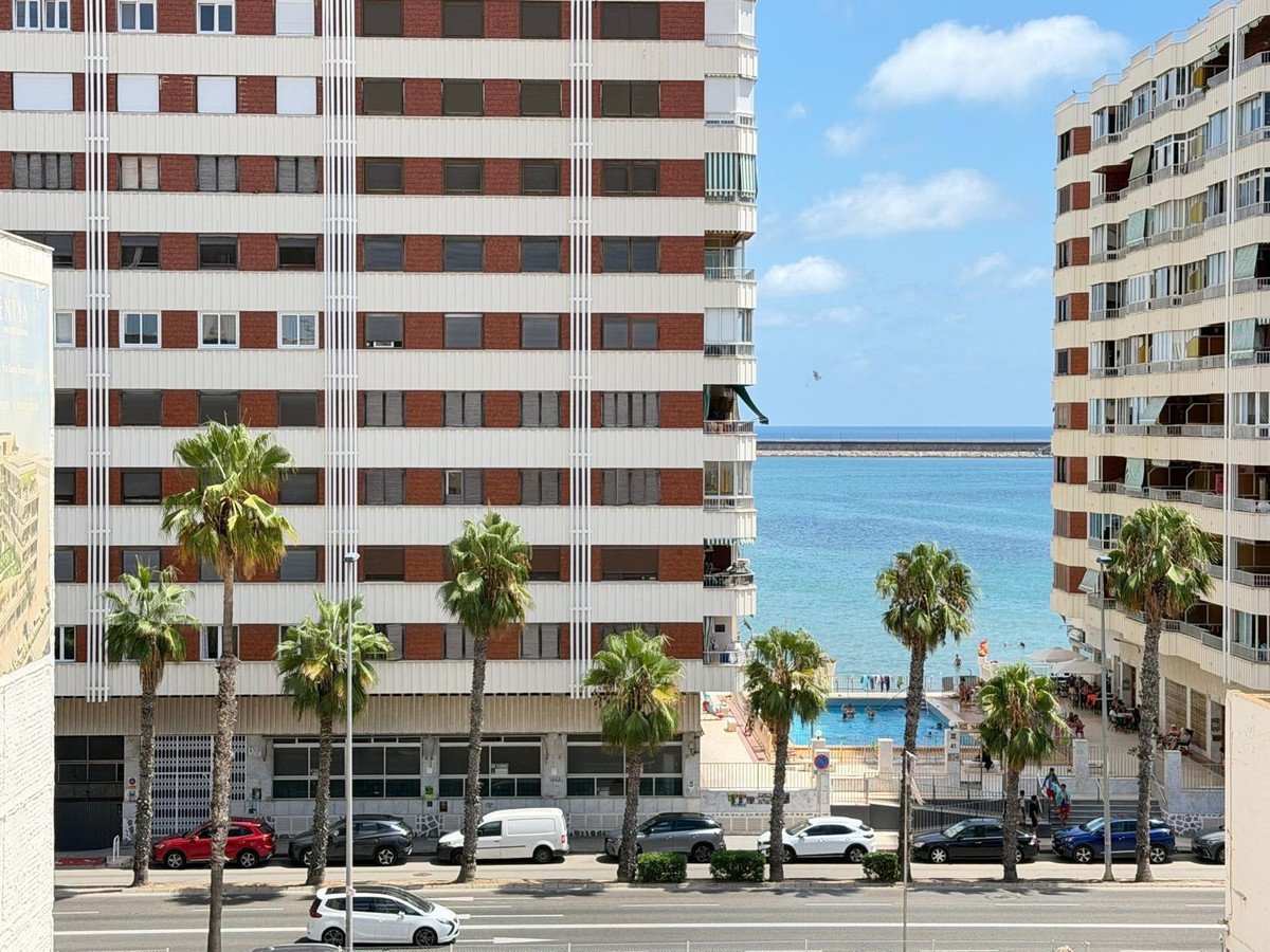 2 Bed Middle Floor Apartment in Torrevieja