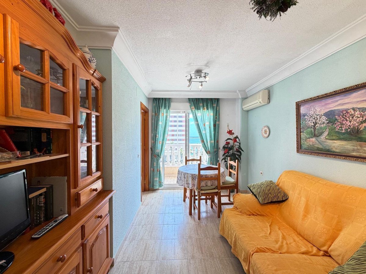 2 Bed Middle Floor Apartment in Torrevieja