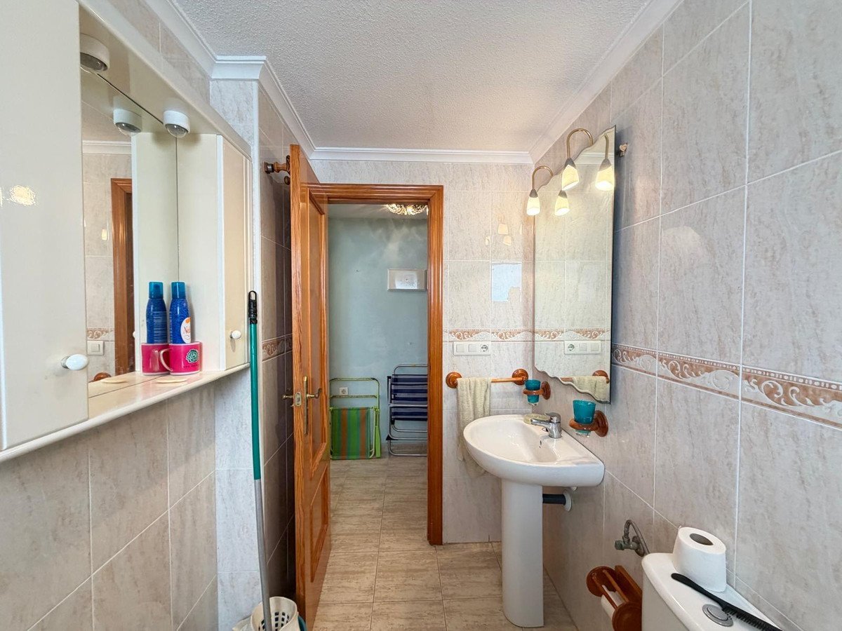 2 Bed Middle Floor Apartment in Torrevieja