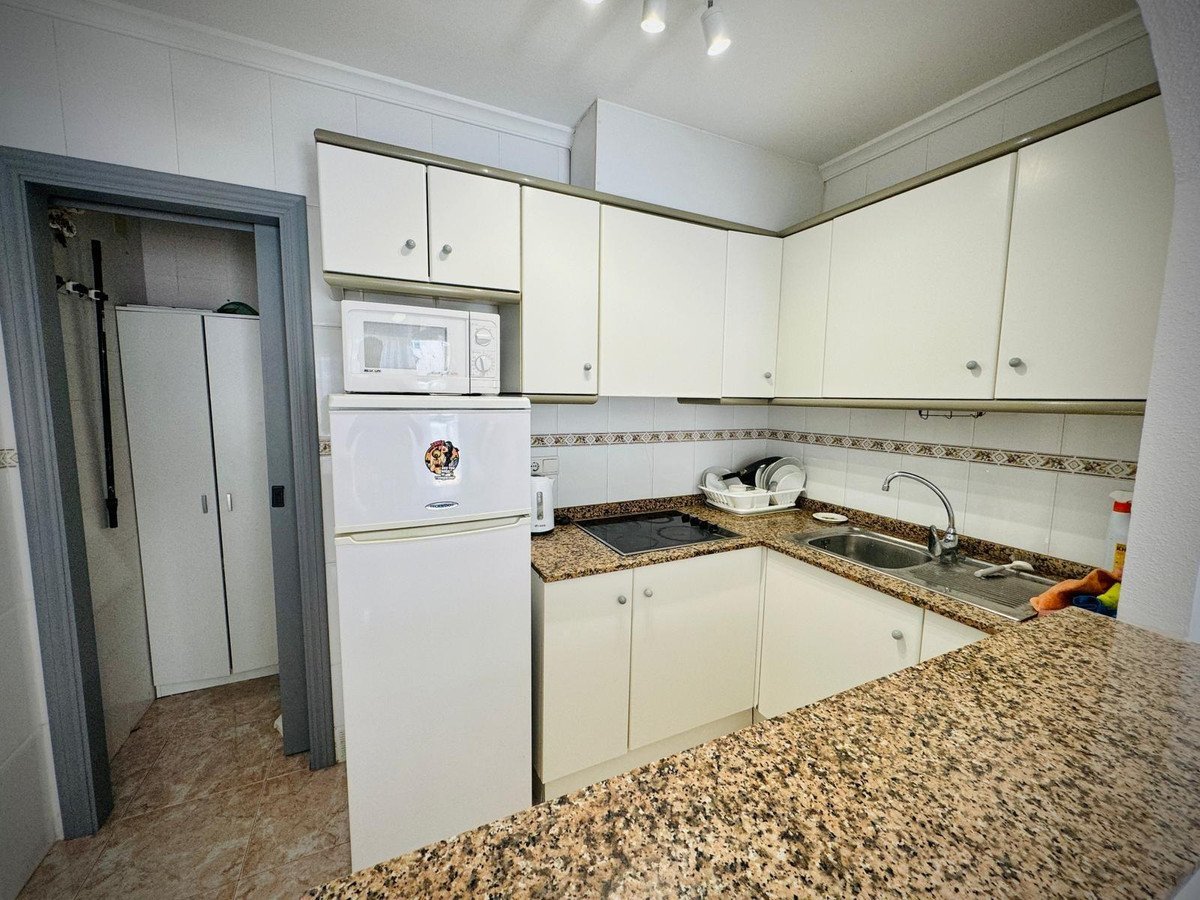 2 Bed Middle Floor Apartment in Torrevieja