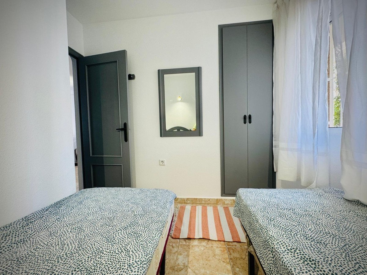 2 Bed Middle Floor Apartment in Torrevieja
