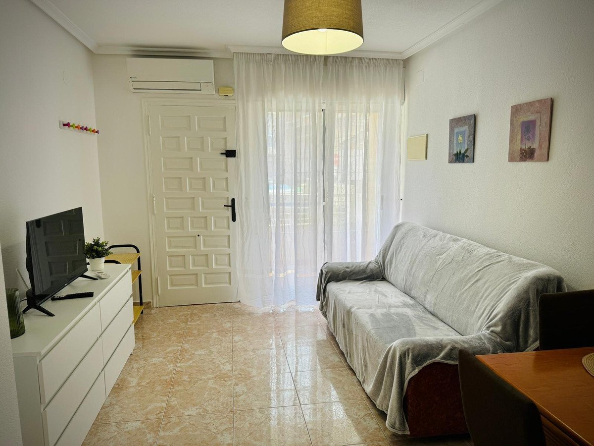 2 Bed Middle Floor Apartment in Torrevieja