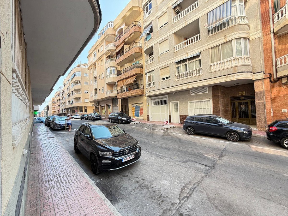 1 Bed Middle Floor Apartment in Torrevieja