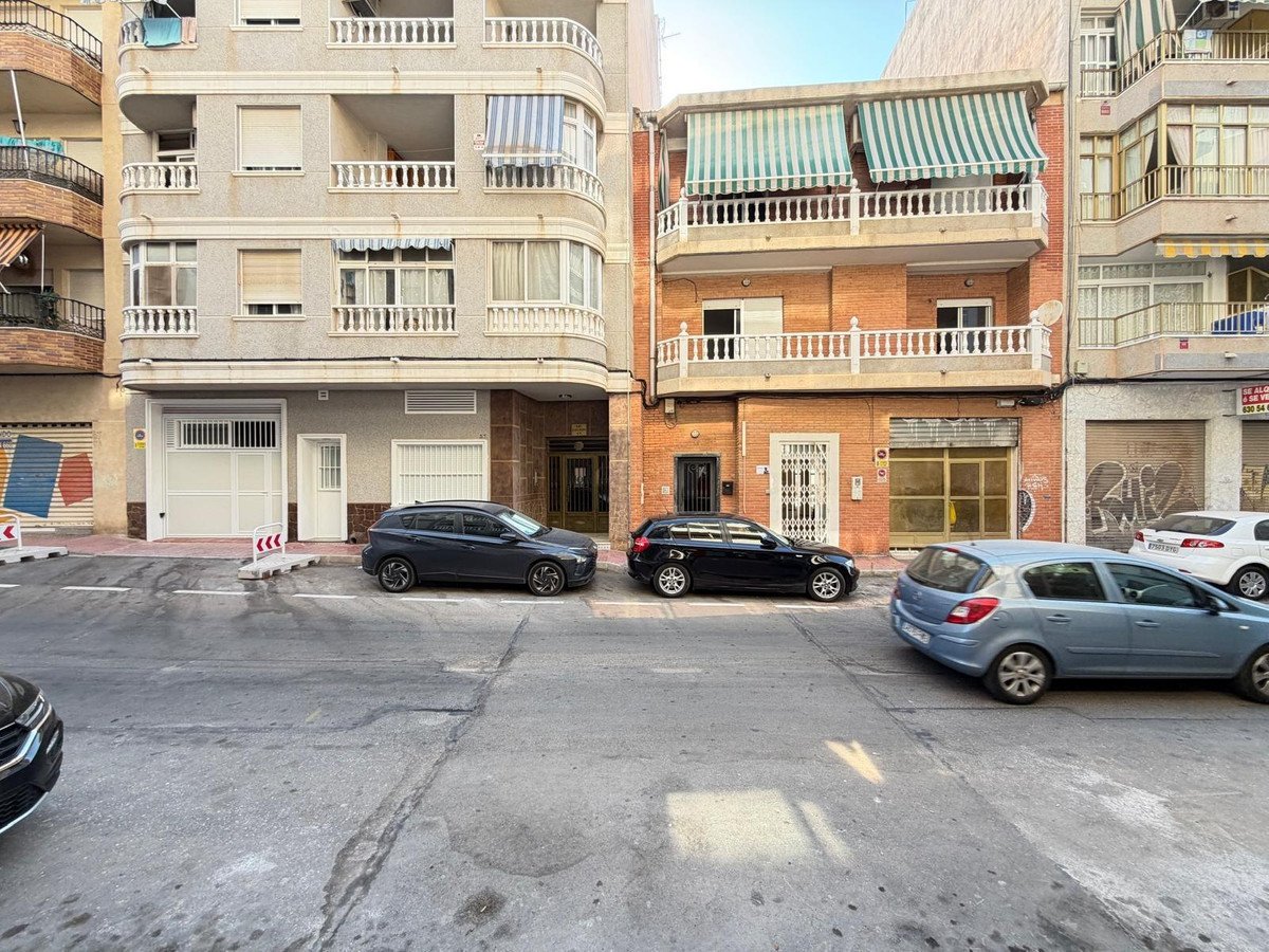 1 Bed Middle Floor Apartment in Torrevieja