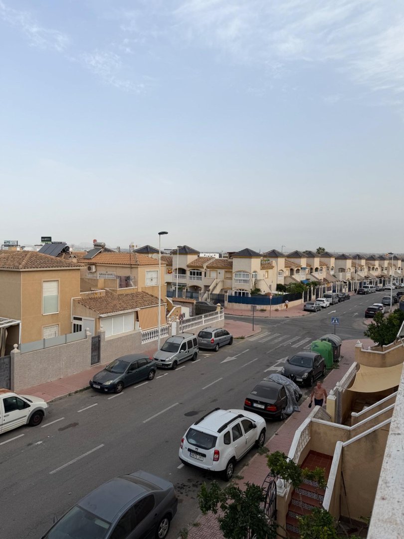 2 Bed Middle Floor Apartment in Torrevieja