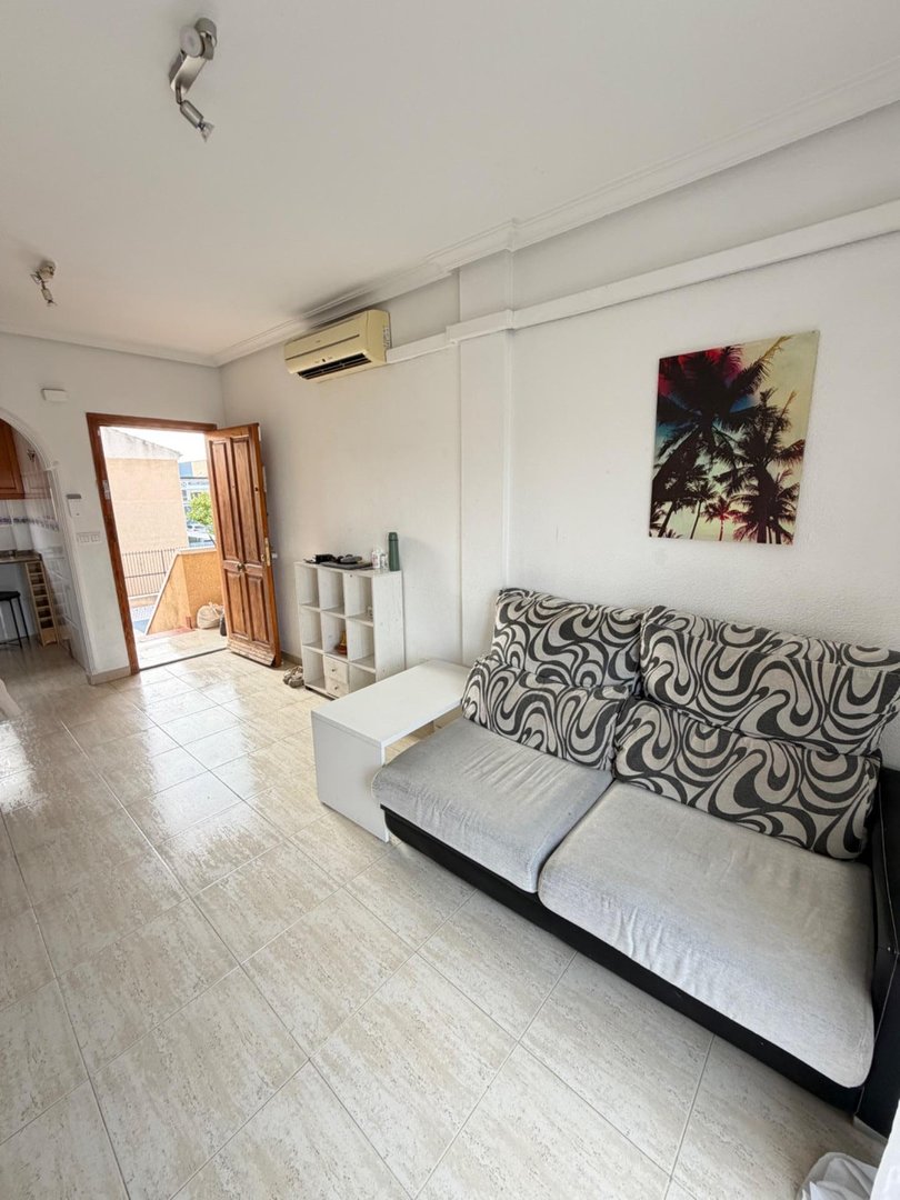 2 Bed Middle Floor Apartment in Torrevieja