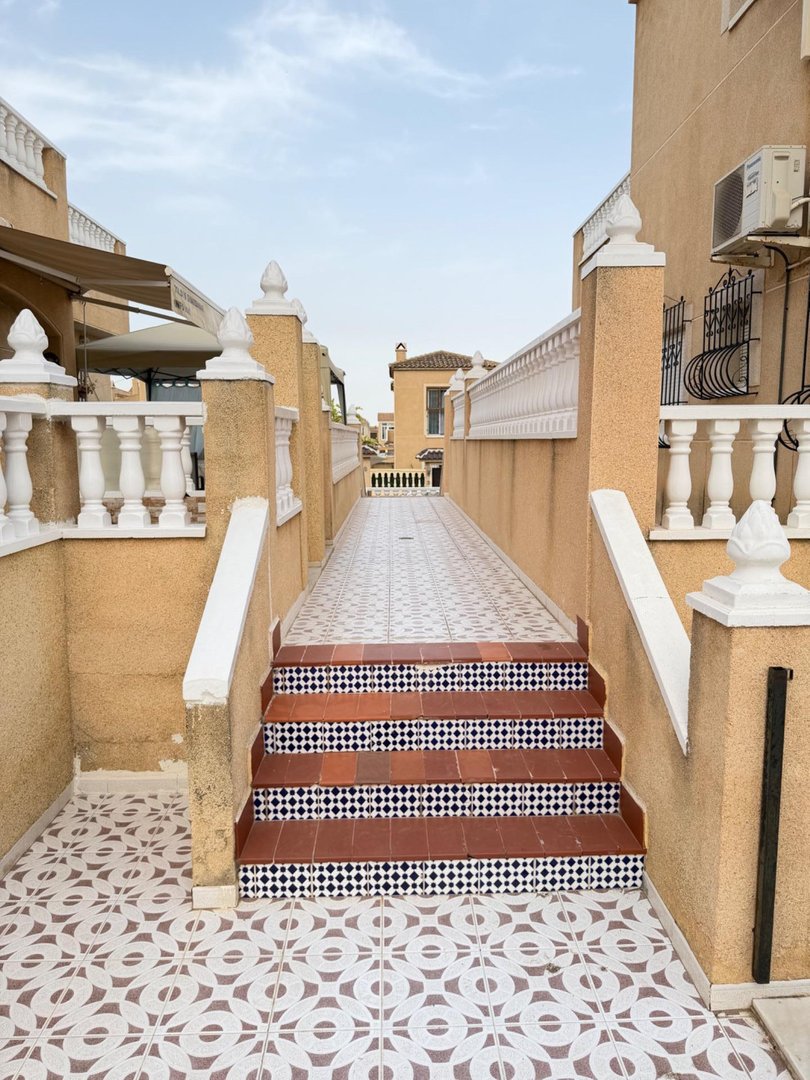 2 Bed Middle Floor Apartment in Torrevieja