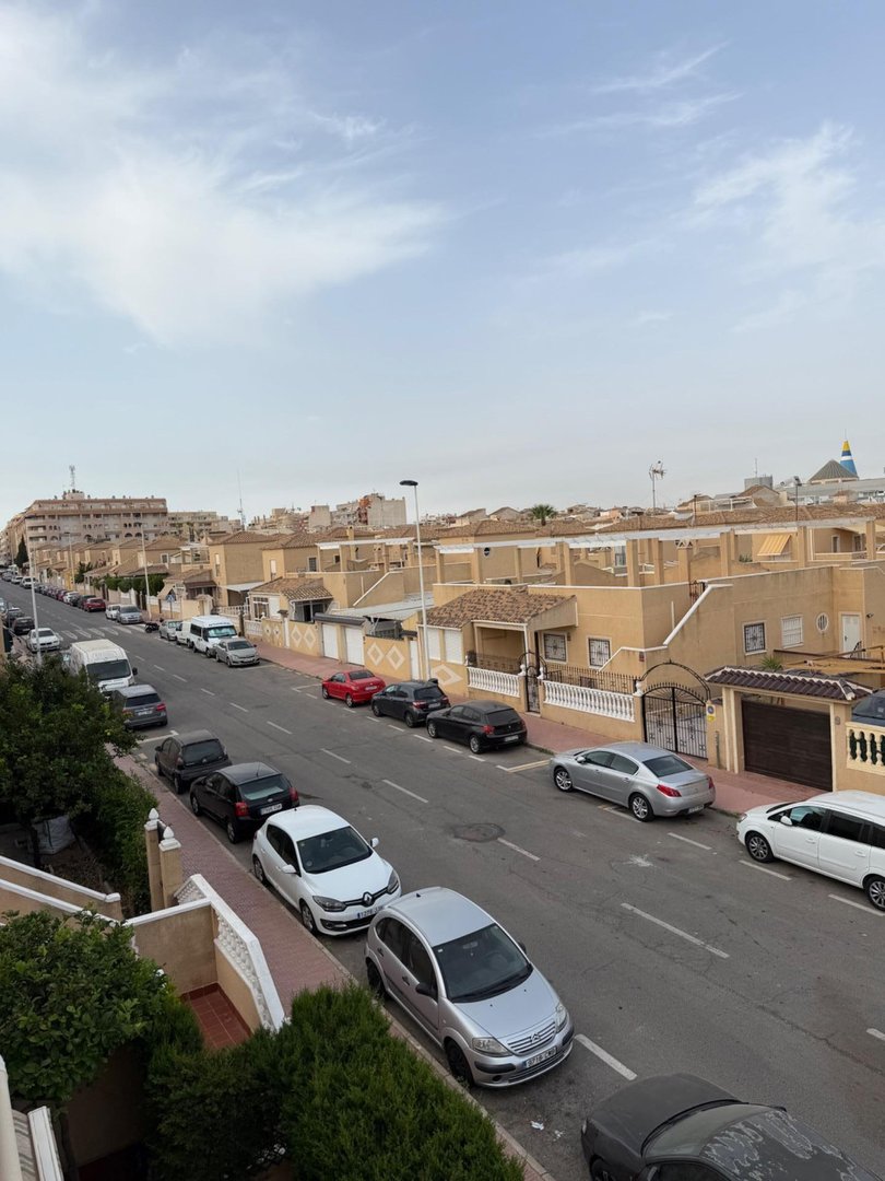 2 Bed Middle Floor Apartment in Torrevieja