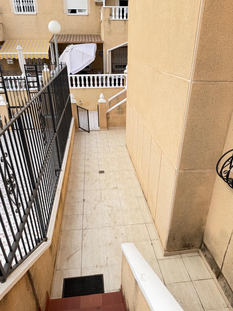 2 Bed Middle Floor Apartment in Torrevieja