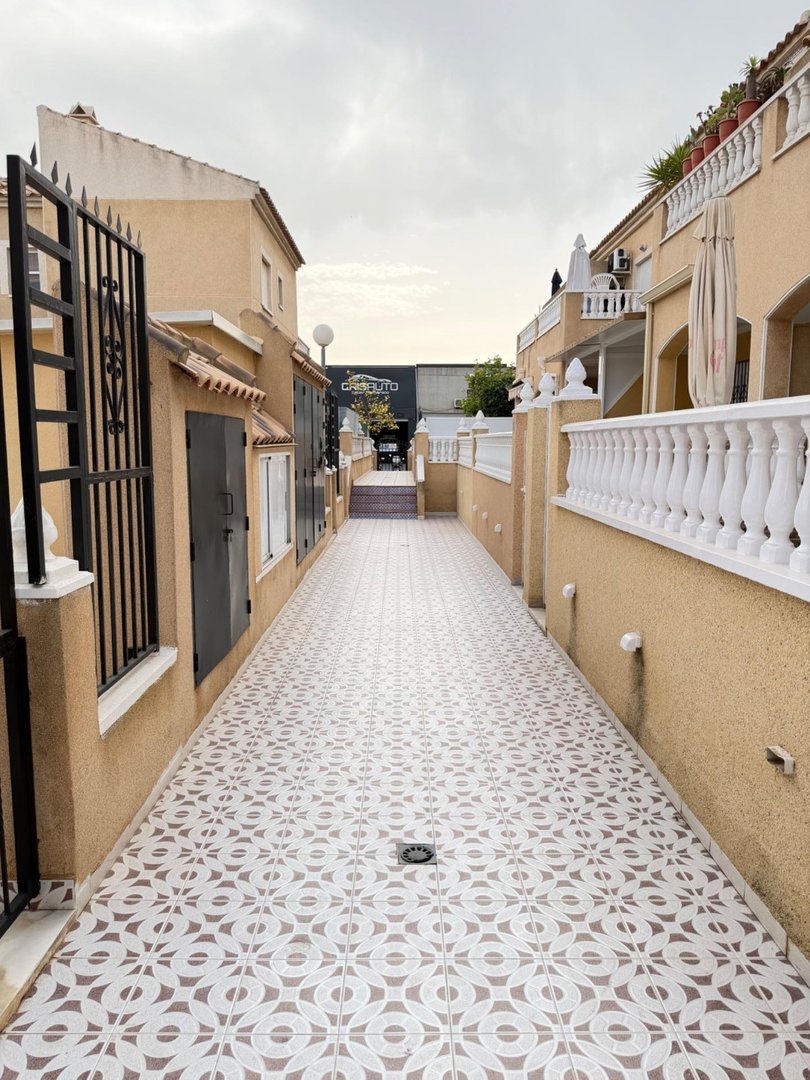 2 Bed Middle Floor Apartment in Torrevieja
