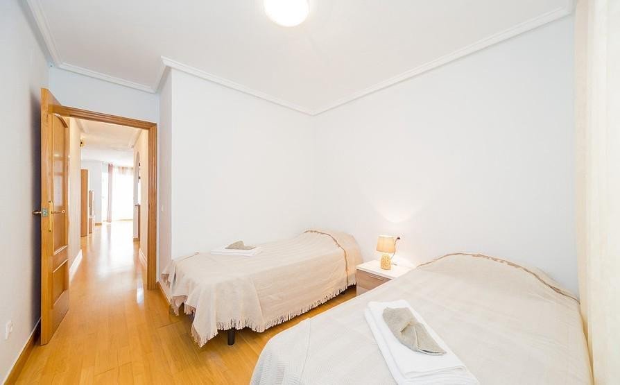 2 Bed Middle Floor Apartment in Torrevieja