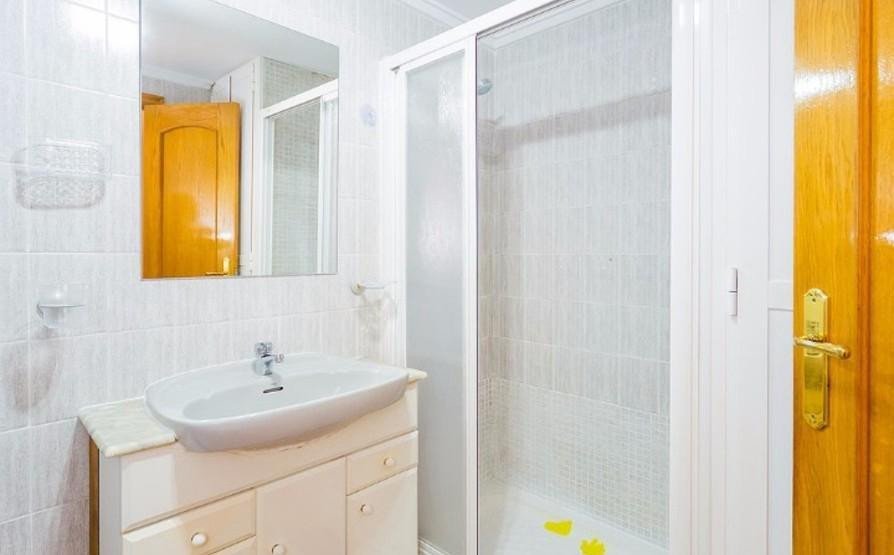 2 Bed Middle Floor Apartment in Torrevieja