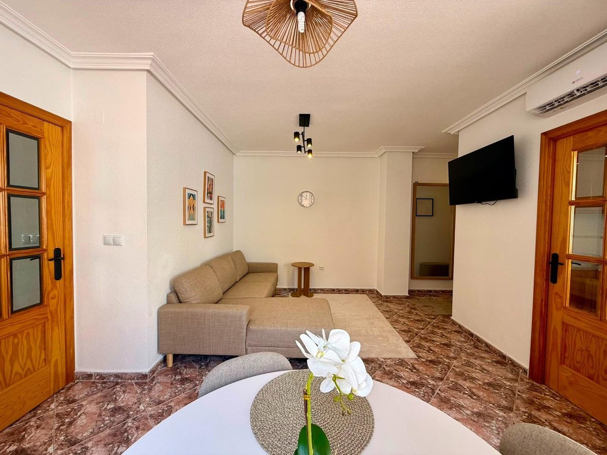 2 Bed Middle Floor Apartment in Torrevieja