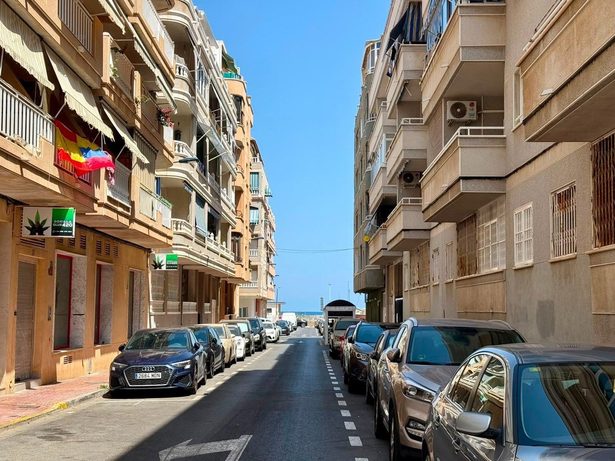 2 Bed Middle Floor Apartment in Torrevieja