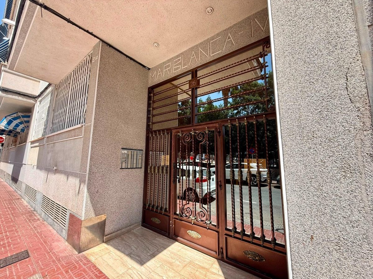 2 Bed Middle Floor Apartment in Torrevieja