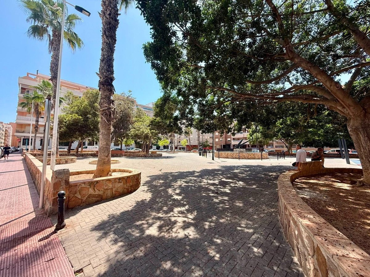 2 Bed Middle Floor Apartment in Torrevieja