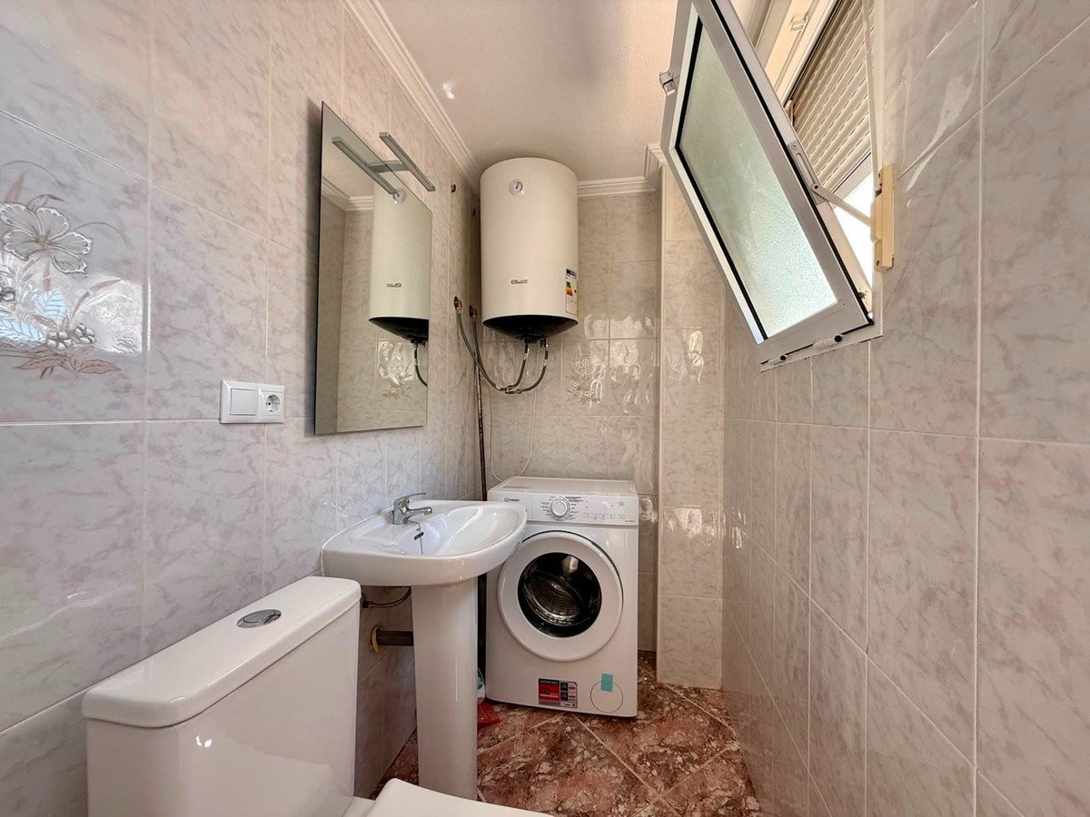 2 Bed Middle Floor Apartment in Torrevieja