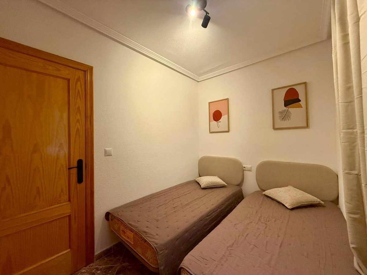 2 Bed Middle Floor Apartment in Torrevieja