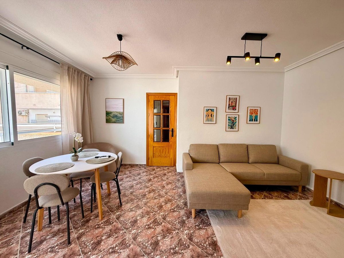 2 Bed Middle Floor Apartment in Torrevieja