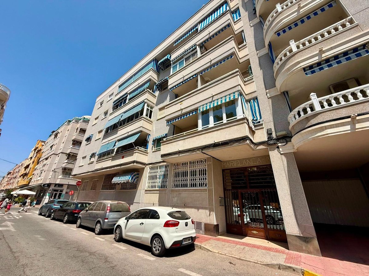 2 Bed Middle Floor Apartment in Torrevieja