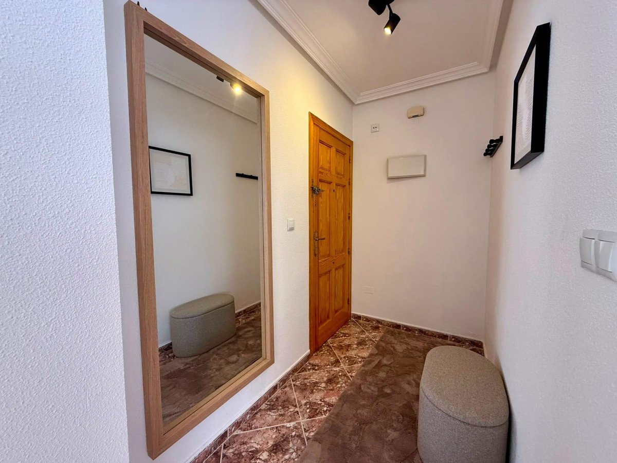 2 Bed Middle Floor Apartment in Torrevieja