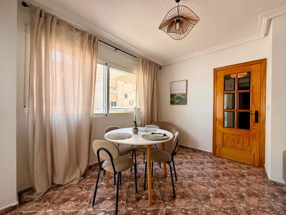 2 Bed Middle Floor Apartment in Torrevieja