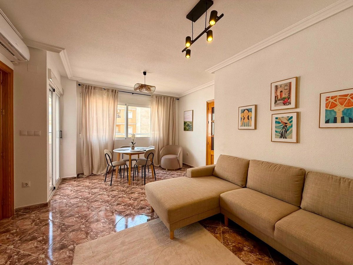 2 Bed Middle Floor Apartment in Torrevieja
