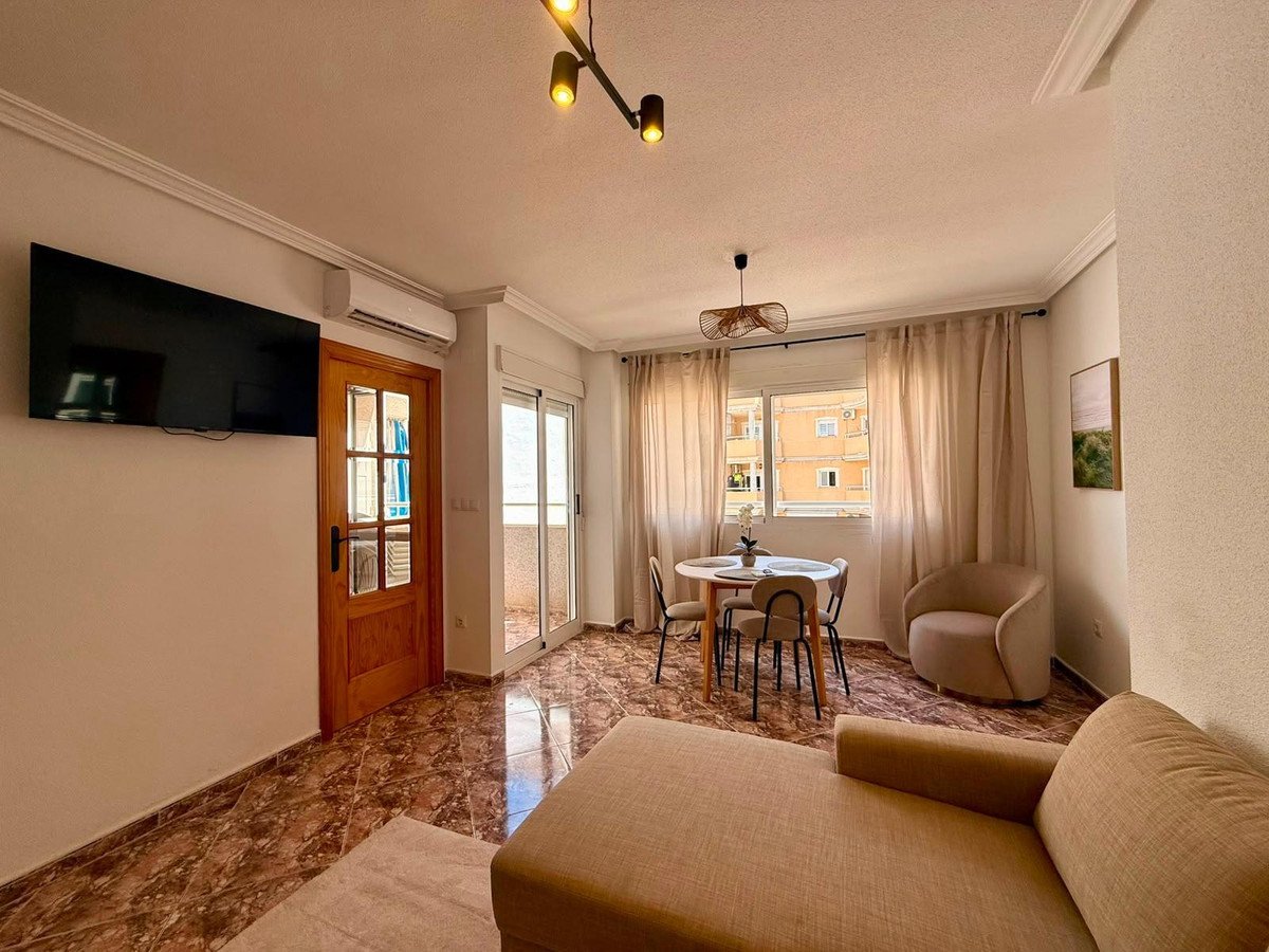 2 Bed Middle Floor Apartment in Torrevieja