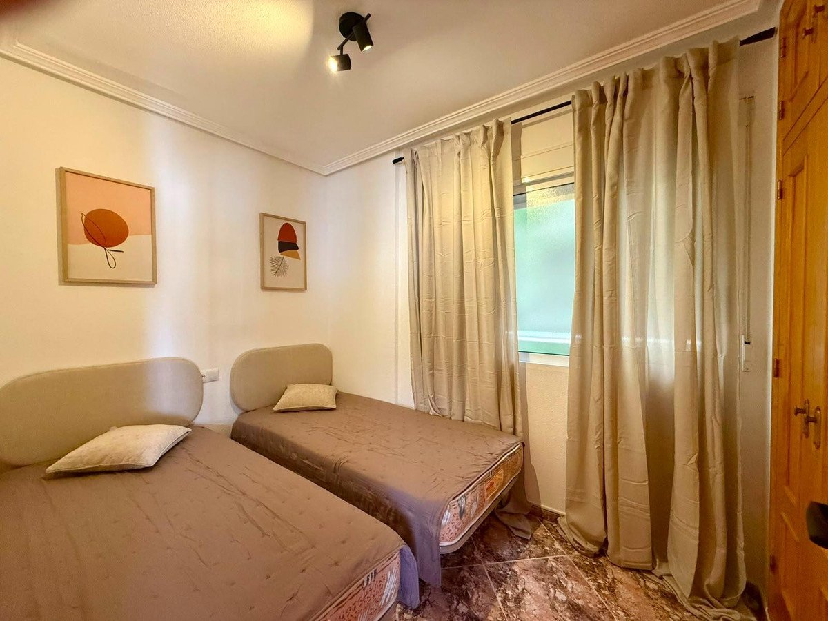 2 Bed Middle Floor Apartment in Torrevieja