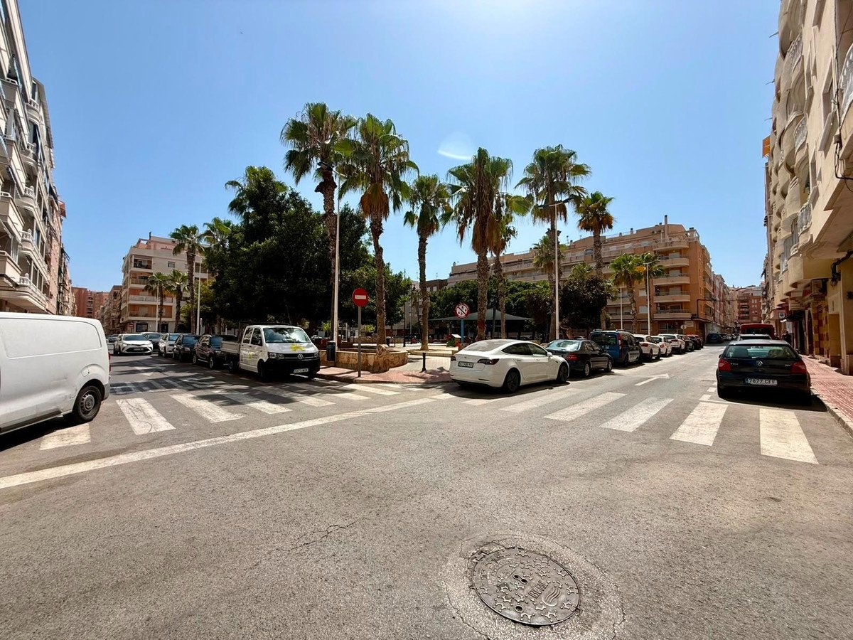 2 Bed Middle Floor Apartment in Torrevieja