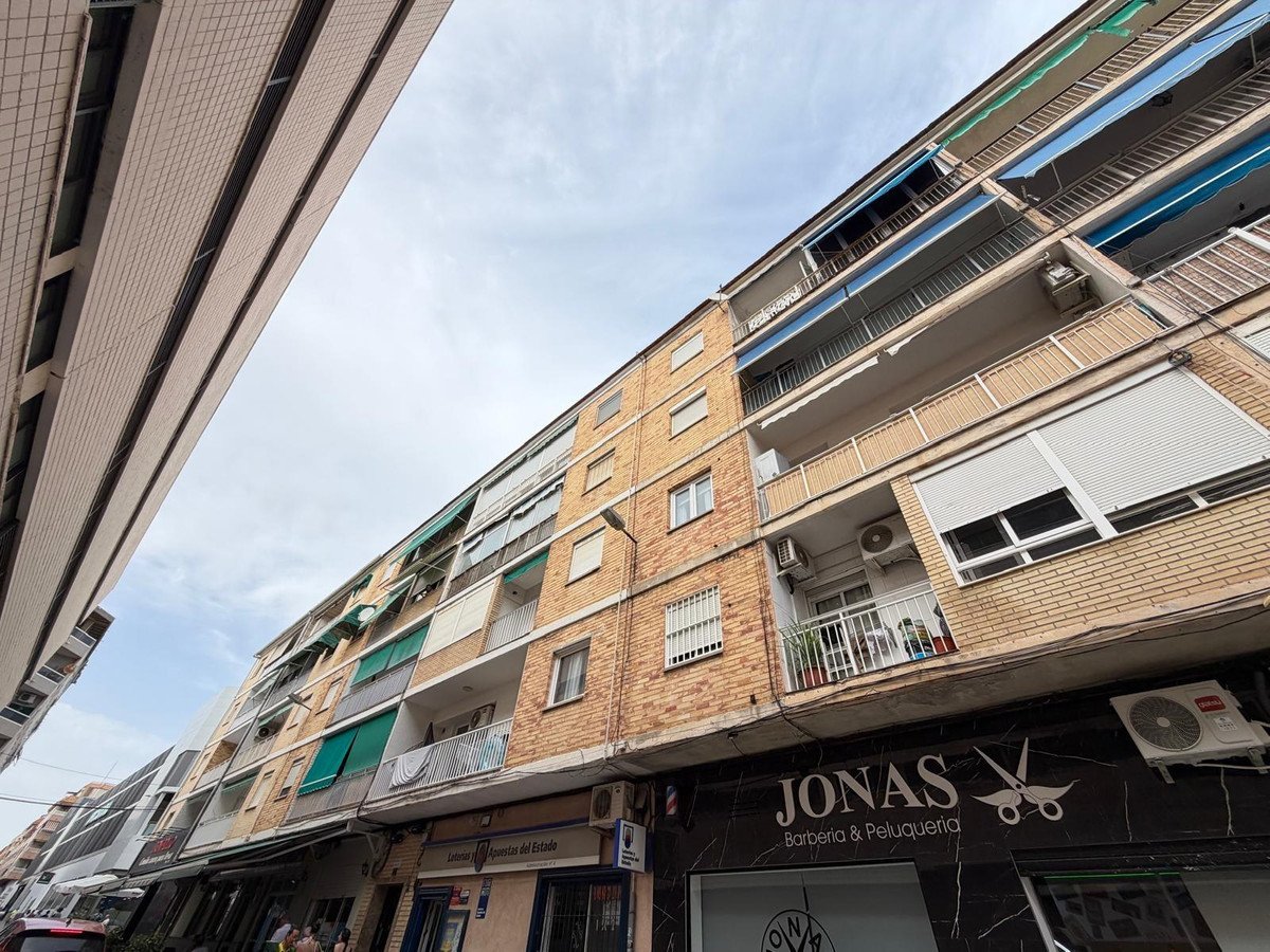3 Bed Middle Floor Apartment in Torrevieja