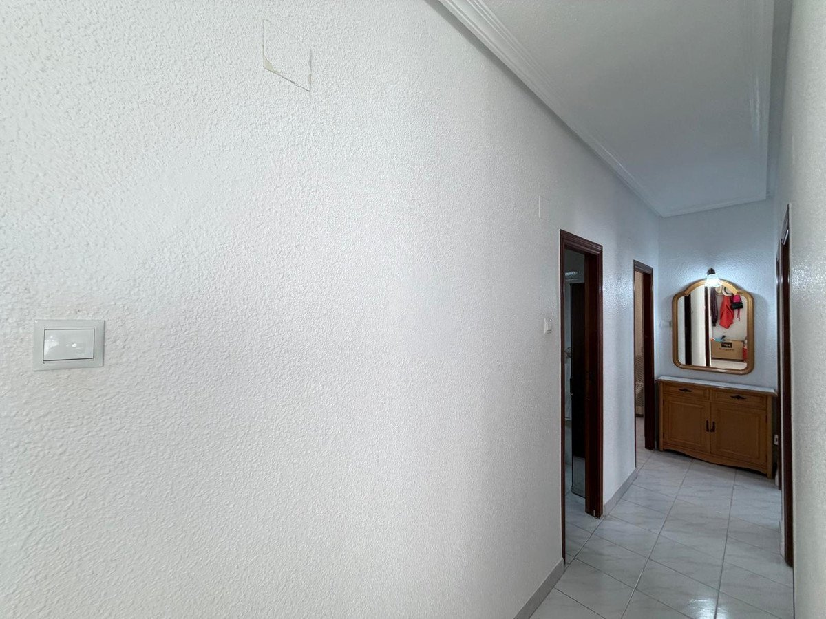 3 Bed Middle Floor Apartment in Torrevieja