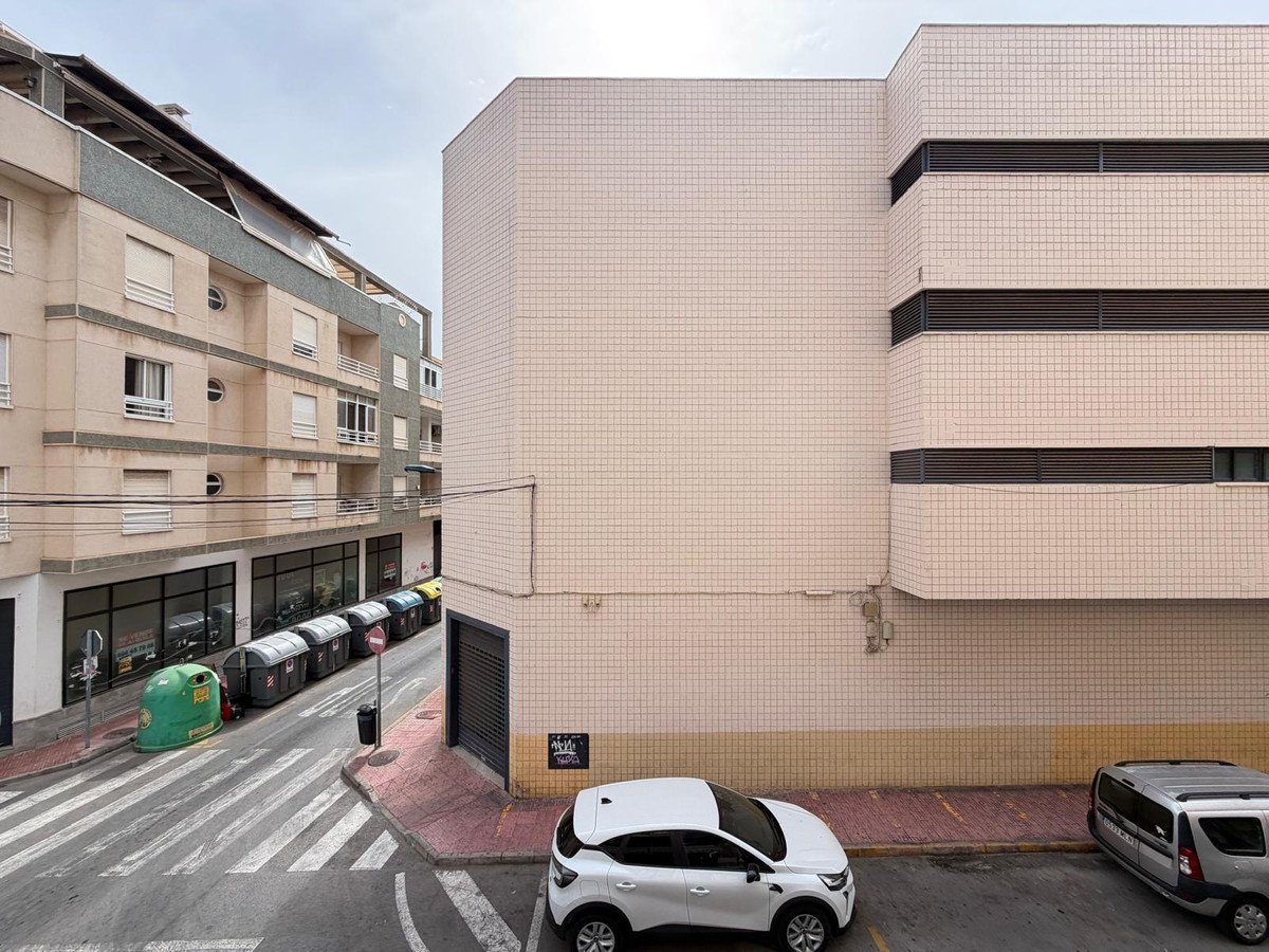 3 Bed Middle Floor Apartment in Torrevieja