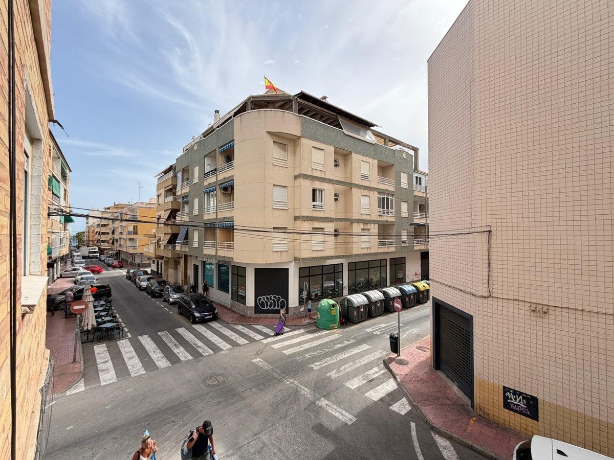 3 Bed Middle Floor Apartment in Torrevieja