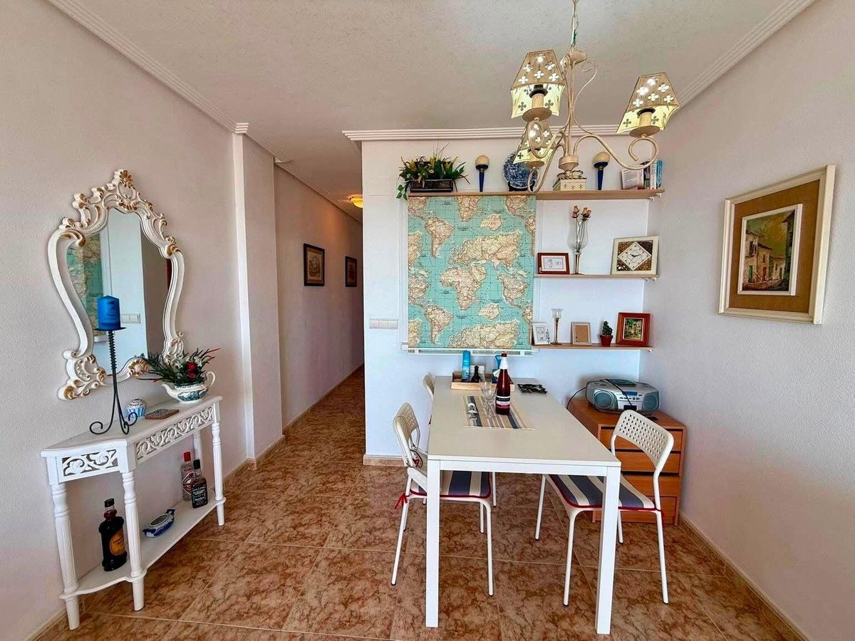 2 Bed Middle Floor Apartment in Torrevieja
