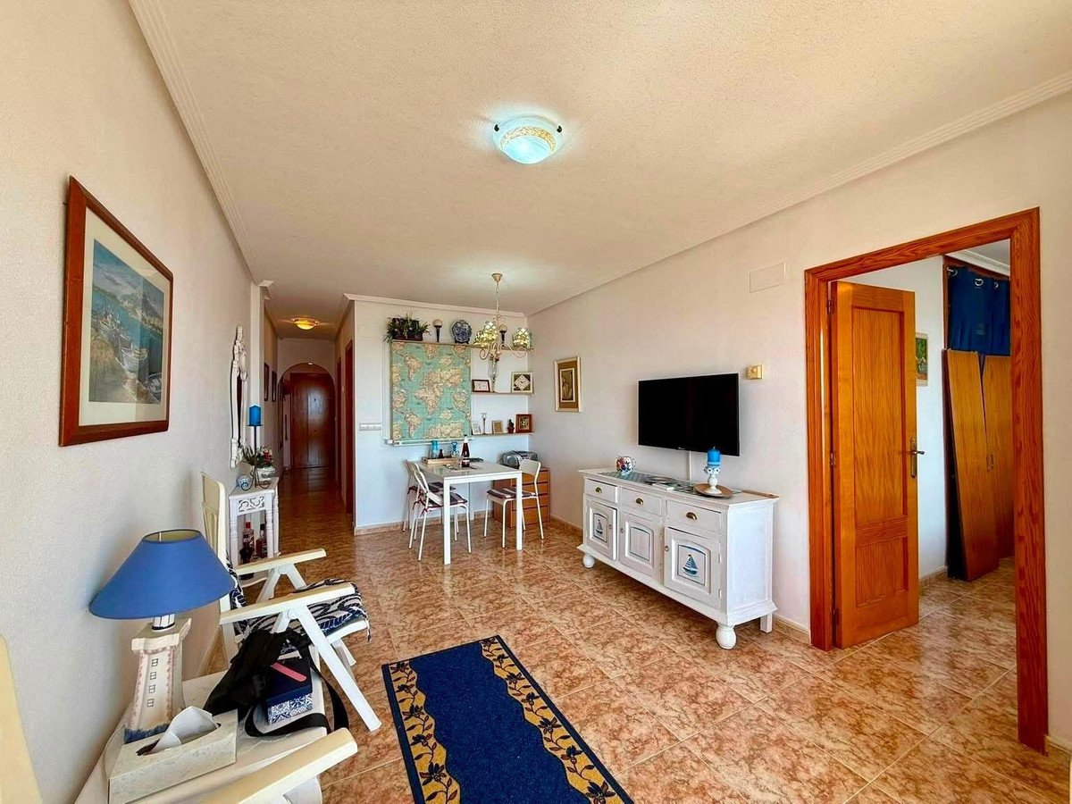 2 Bed Middle Floor Apartment in Torrevieja